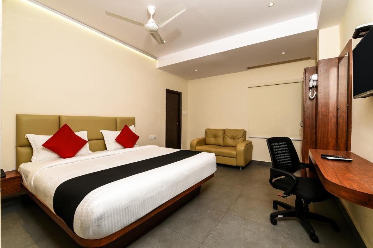 Super Capital O Siddartha Grand Hotel Vijayawada Bagian luar foto