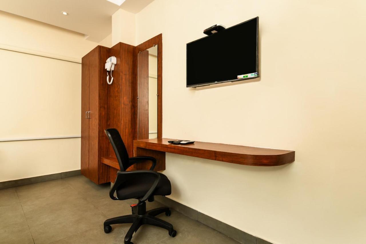 Super Capital O Siddartha Grand Hotel Vijayawada Bagian luar foto