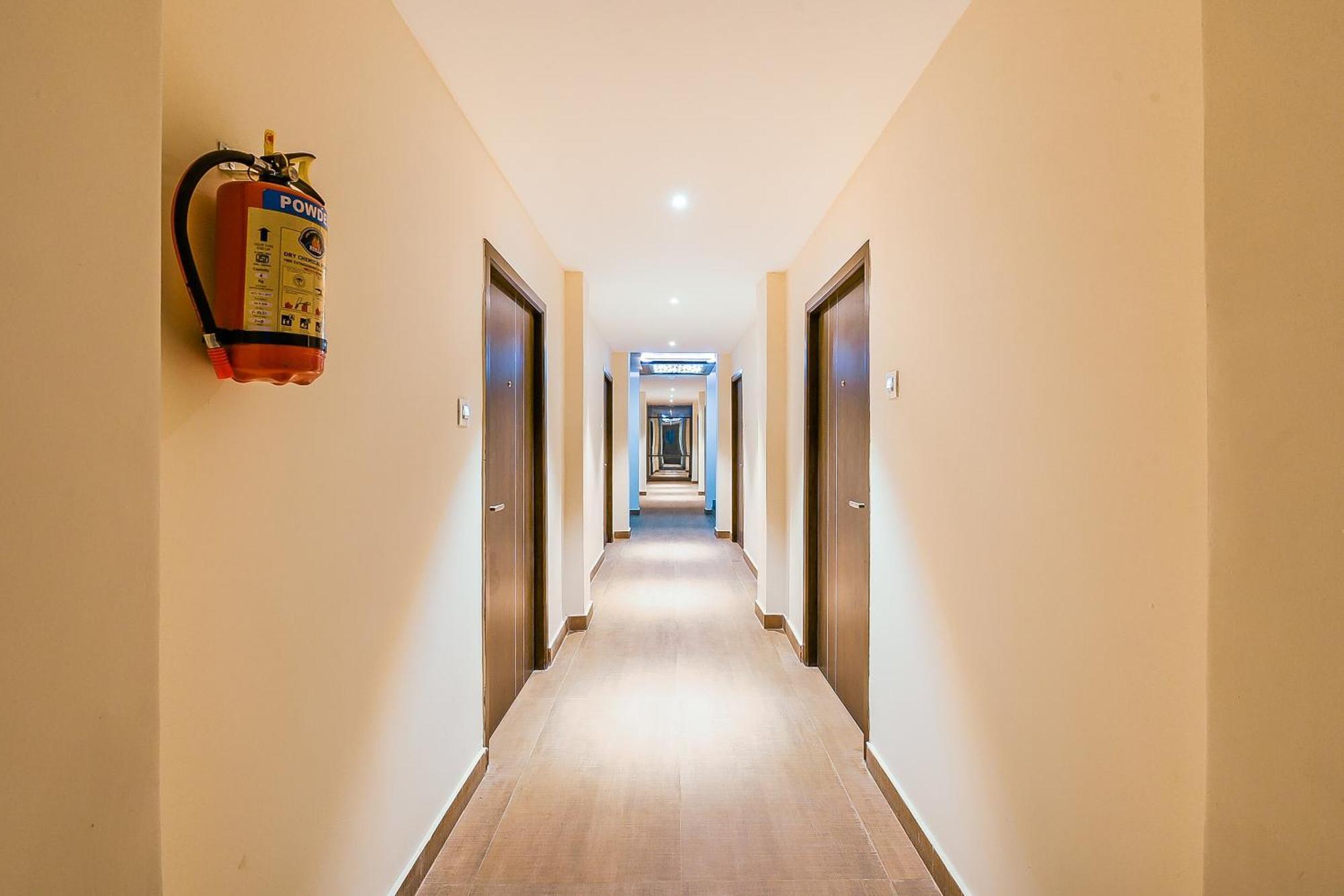 Super Capital O Siddartha Grand Hotel Vijayawada Bagian luar foto