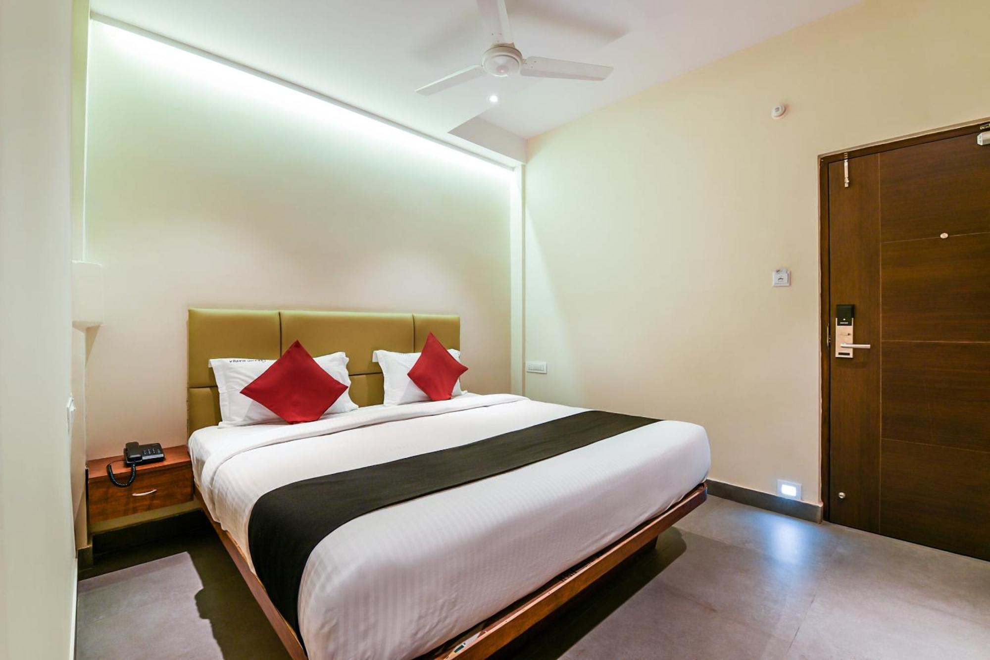 Super Capital O Siddartha Grand Hotel Vijayawada Bagian luar foto