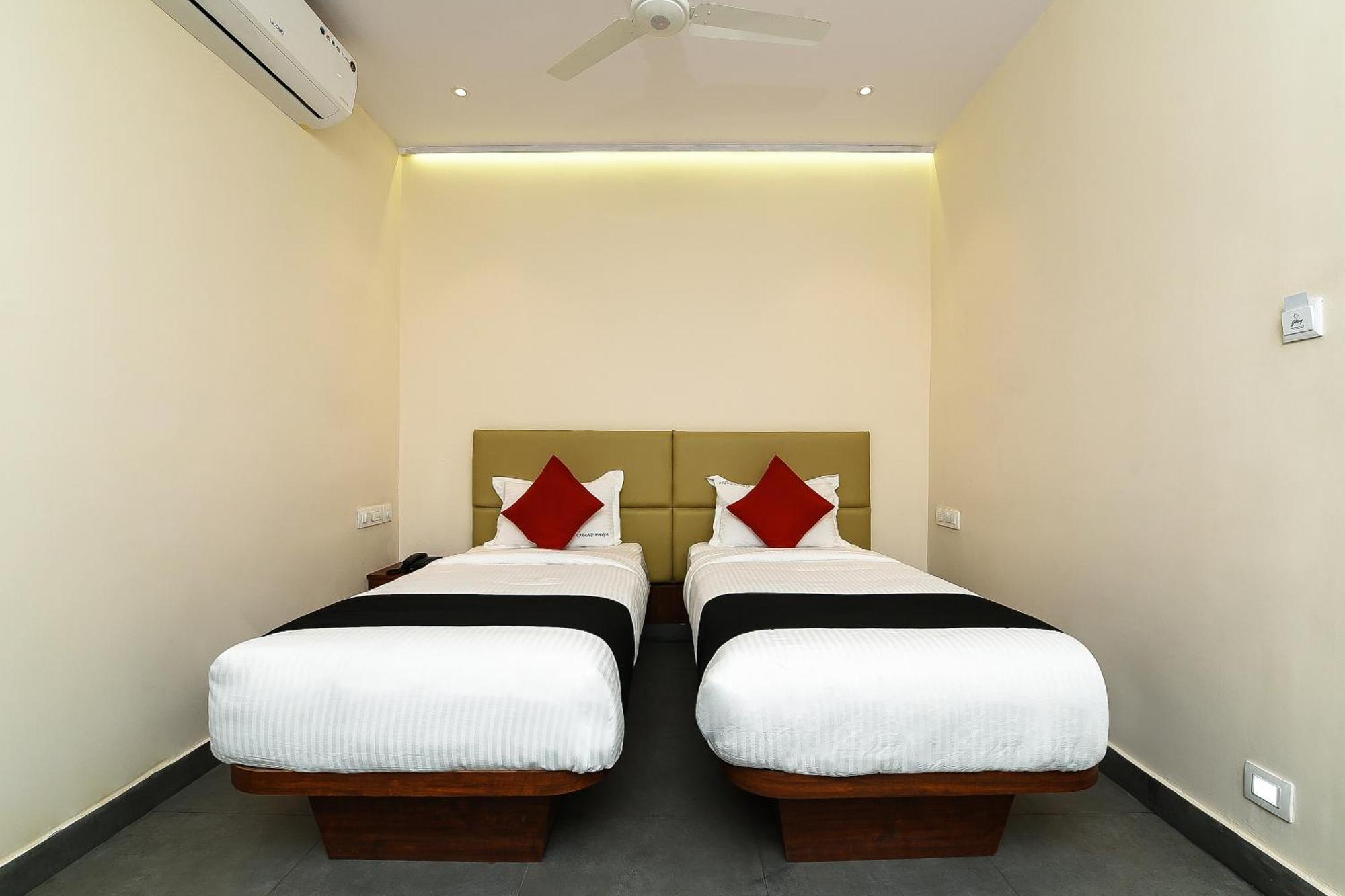 Super Capital O Siddartha Grand Hotel Vijayawada Bagian luar foto