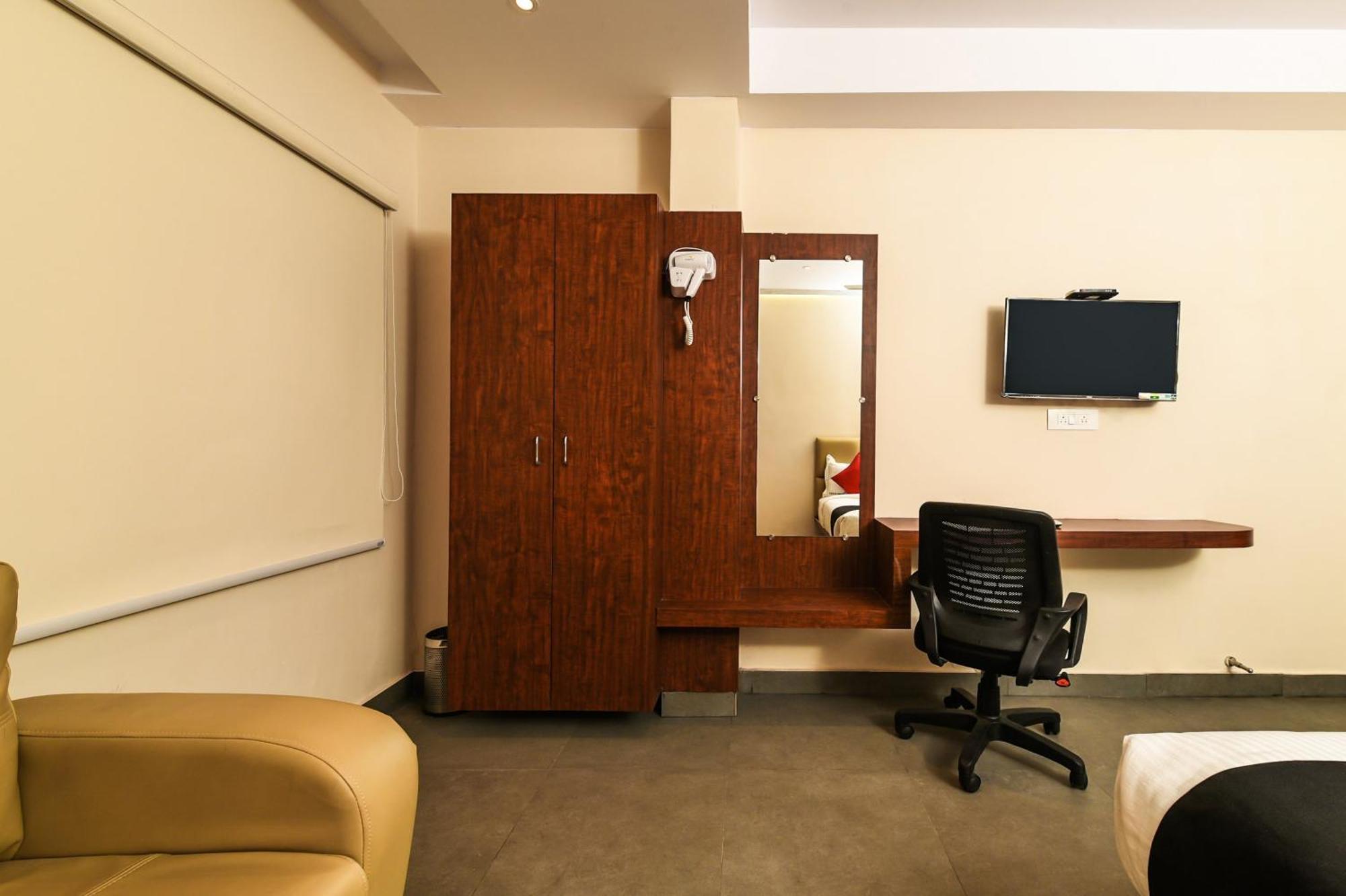 Super Capital O Siddartha Grand Hotel Vijayawada Bagian luar foto