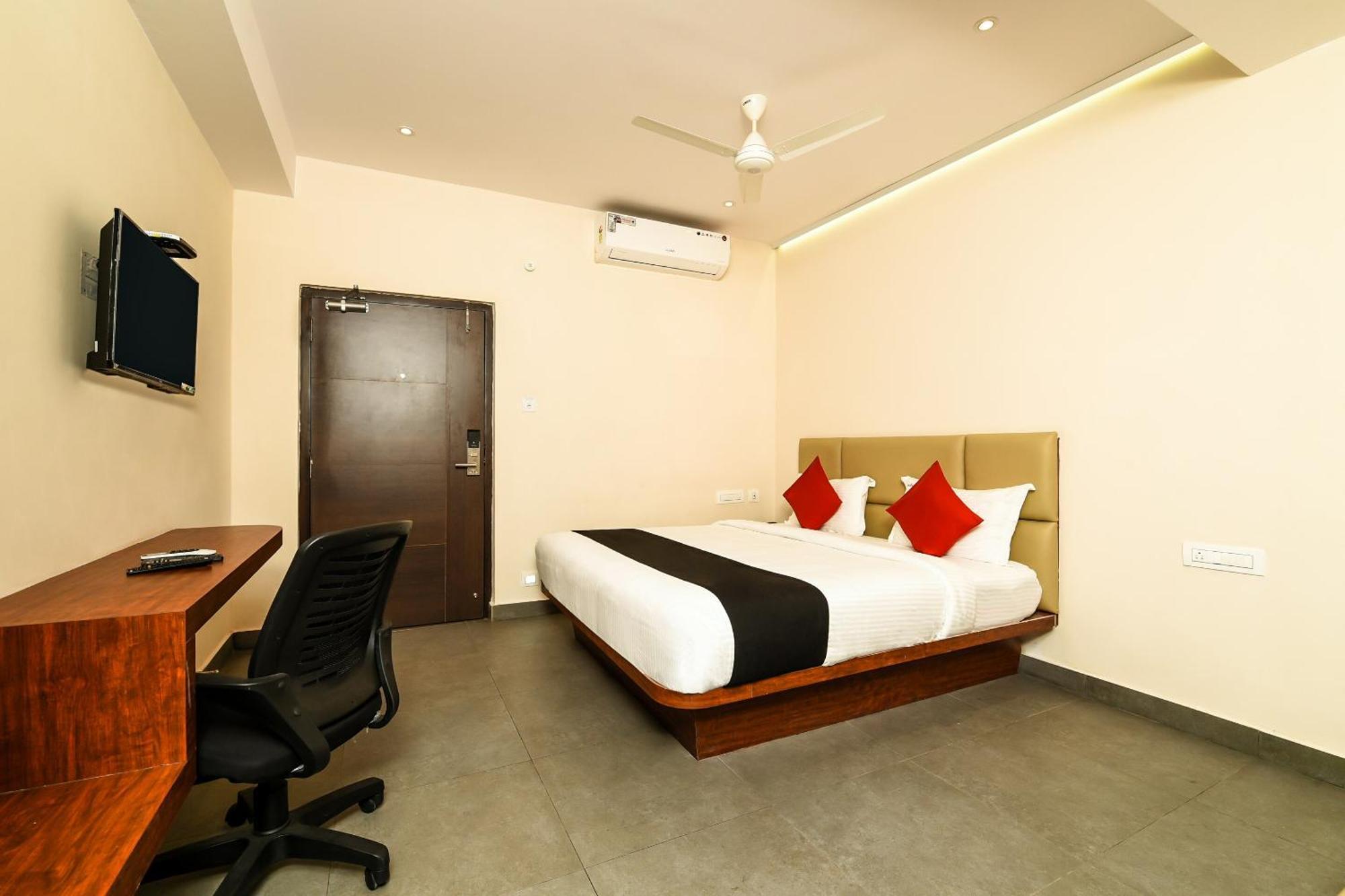 Super Capital O Siddartha Grand Hotel Vijayawada Bagian luar foto