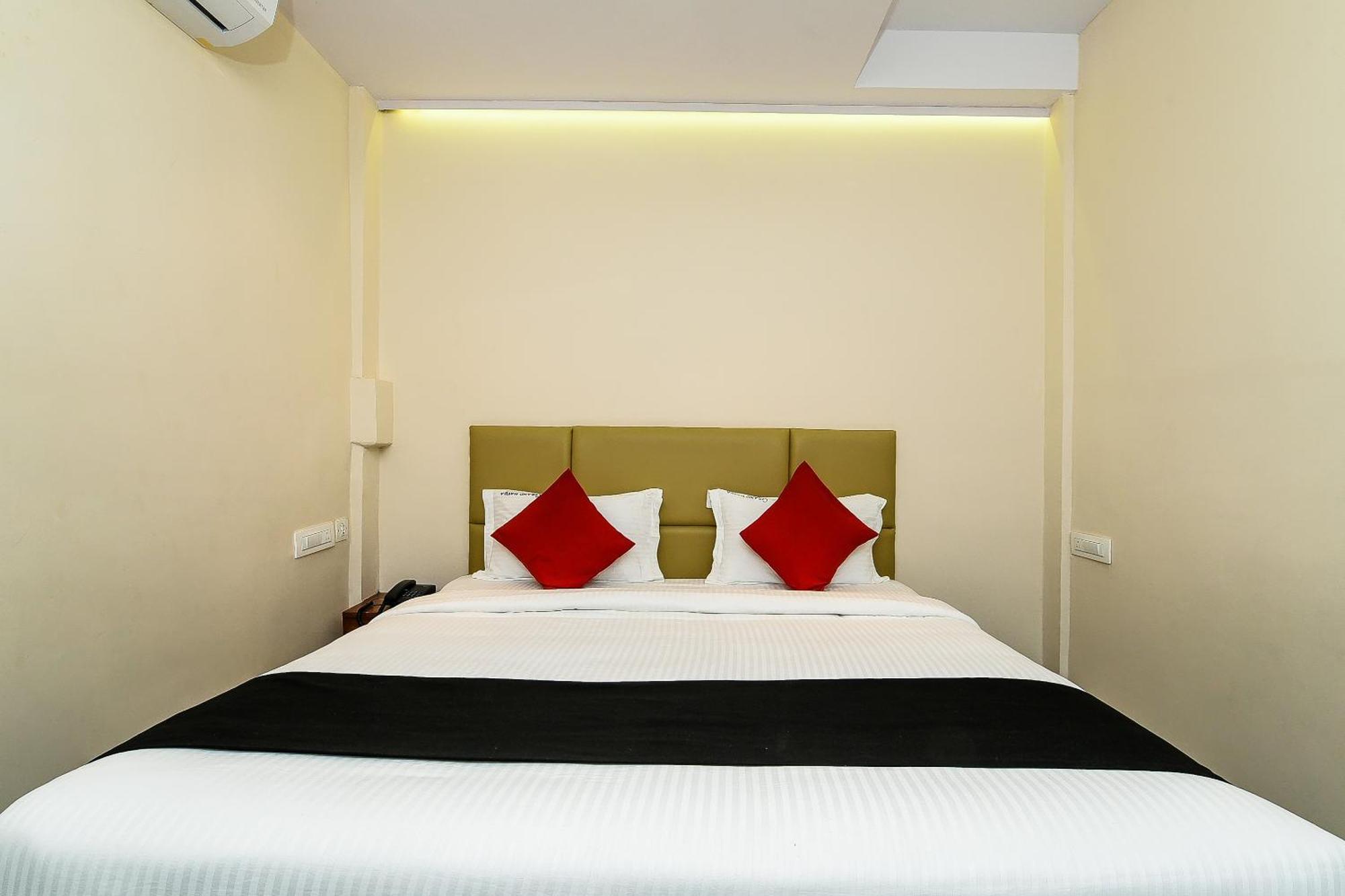 Super Capital O Siddartha Grand Hotel Vijayawada Bagian luar foto