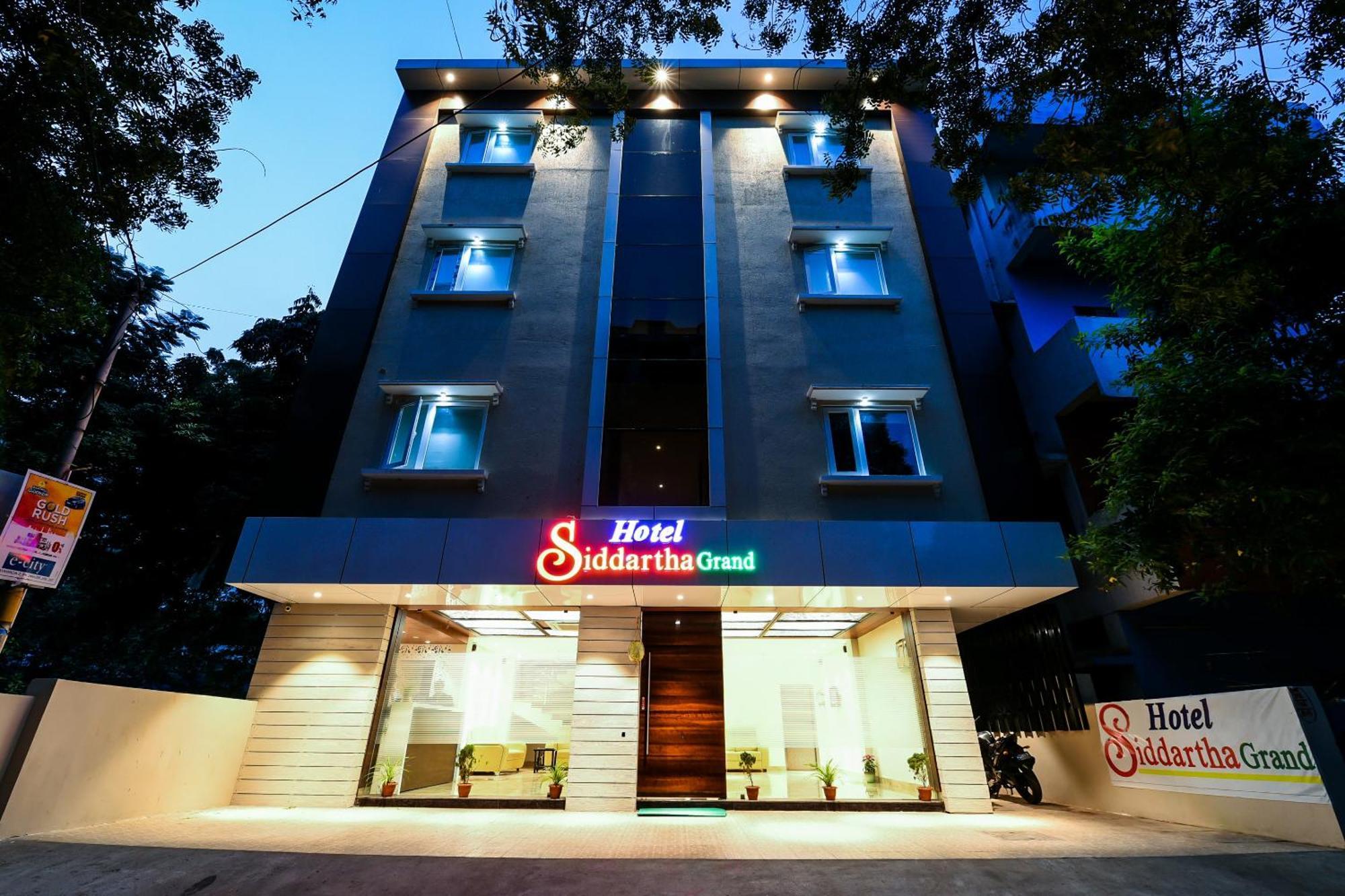 Super Capital O Siddartha Grand Hotel Vijayawada Bagian luar foto