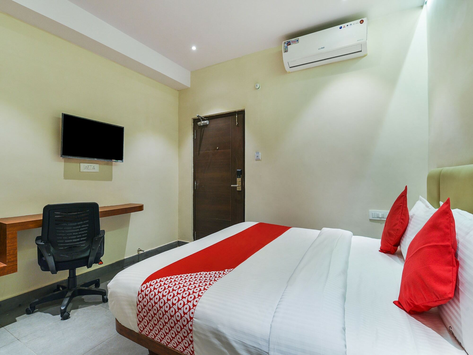 Super Capital O Siddartha Grand Hotel Vijayawada Bagian luar foto
