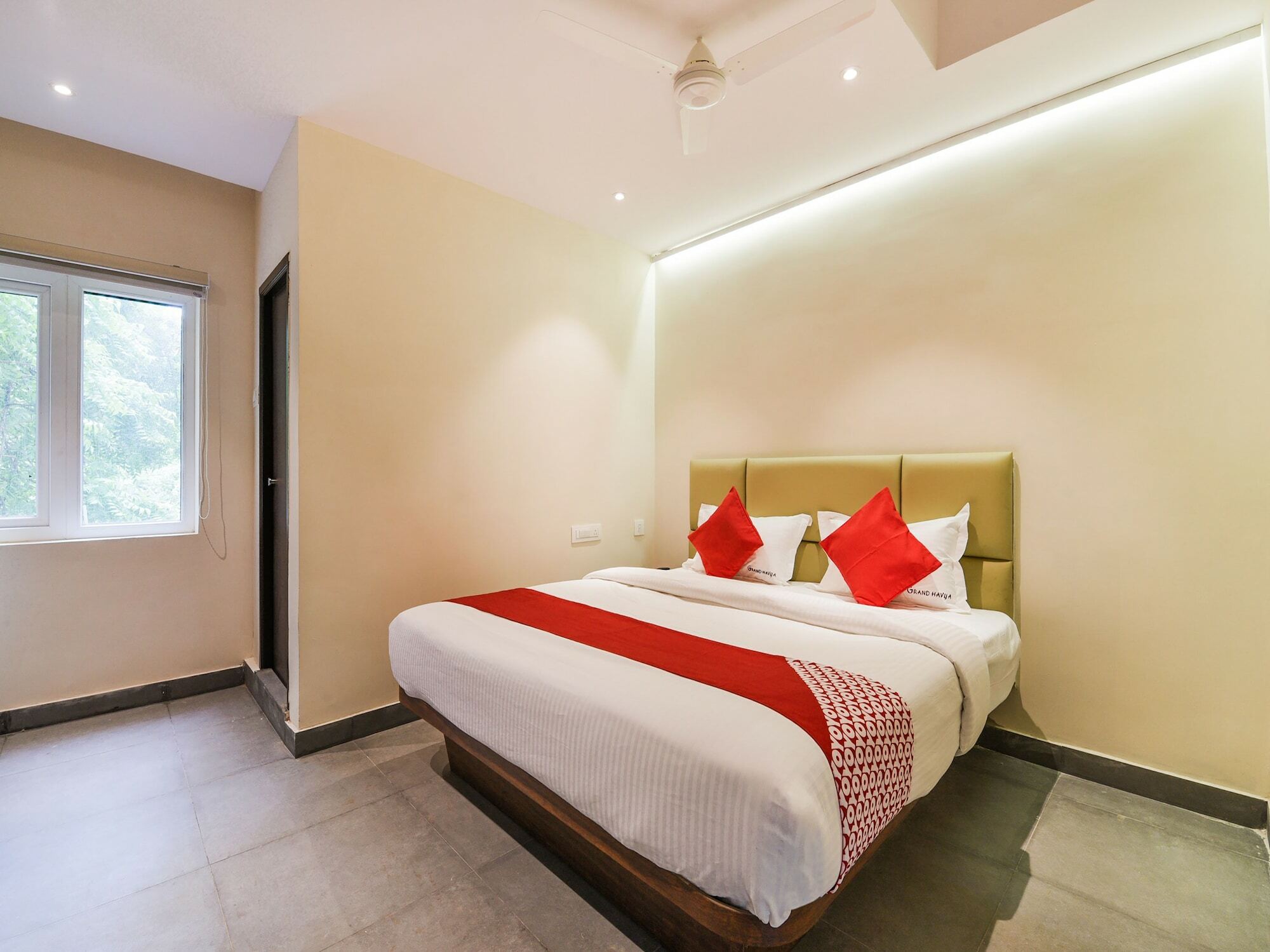 Super Capital O Siddartha Grand Hotel Vijayawada Bagian luar foto
